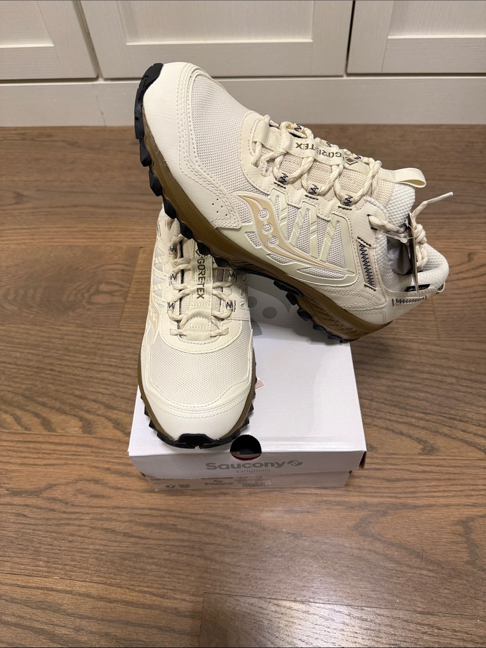 Men’s Saucony Grid Peak GTX Shoes ivory size 10.5 women’s 12